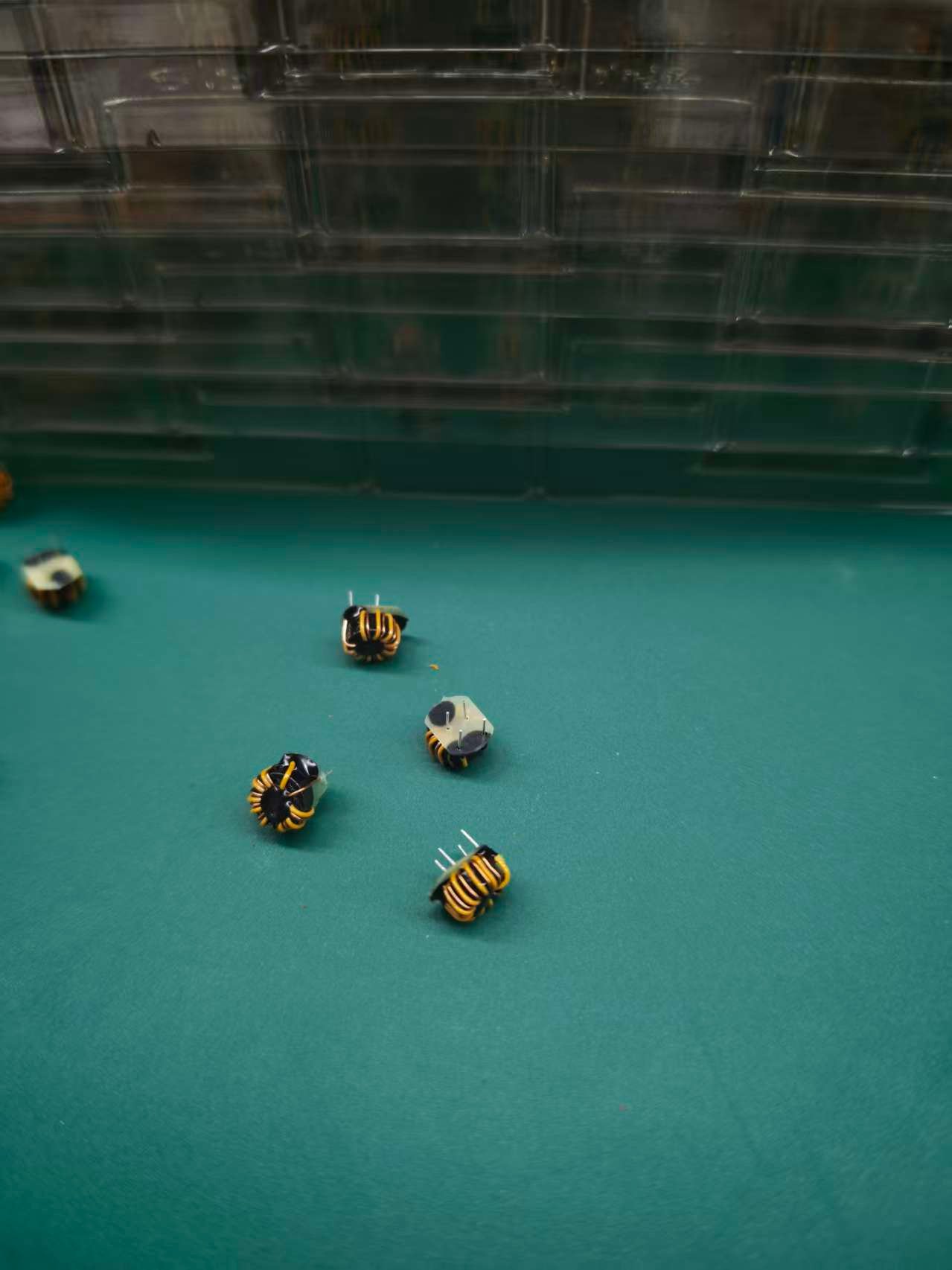Black NiZn T6×3×3 · 20µH Min — product photograph 3